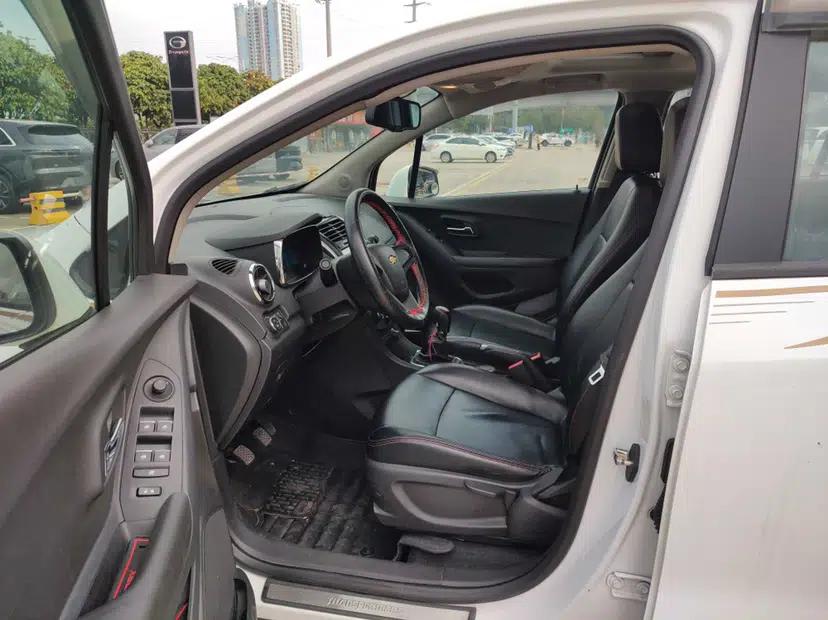 Chevrolet Trax 2016 1.4T Manual Two-Wheel Drive Comfort Version with Sunroof — миниатюра 12