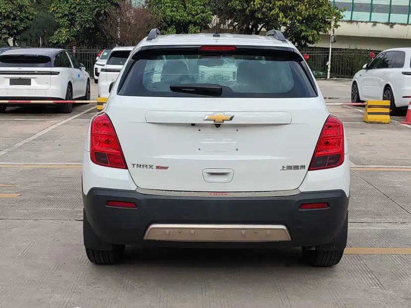Chevrolet Trax 2016 1.4T Manual Two-Wheel Drive Comfort Version with Sunroof — миниатюра 8