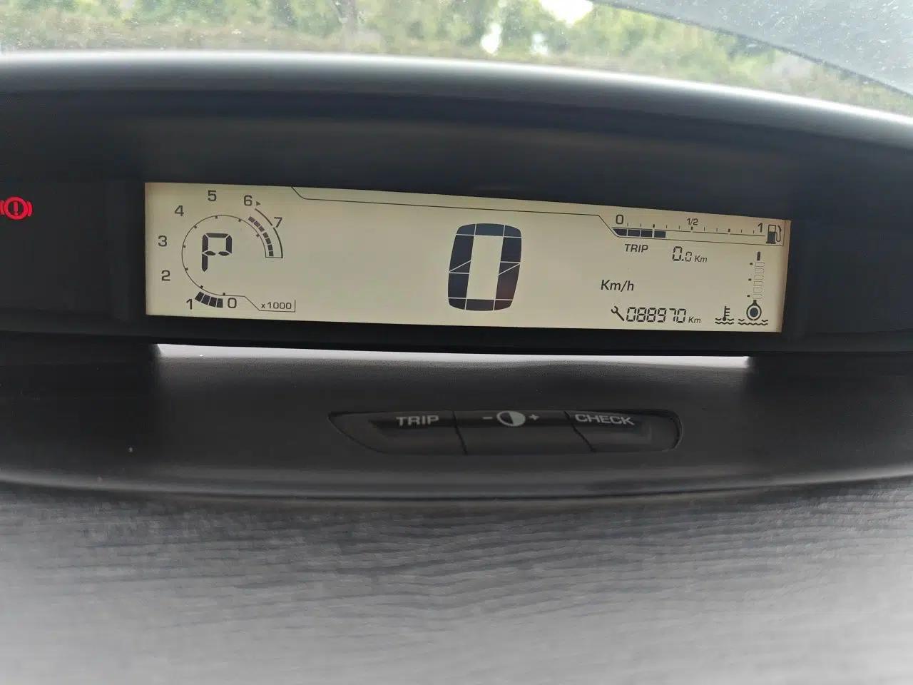 Citroen C-Quatre 2011 Sedan 2.0L Automatic RuiShang Model — миниатюра 11