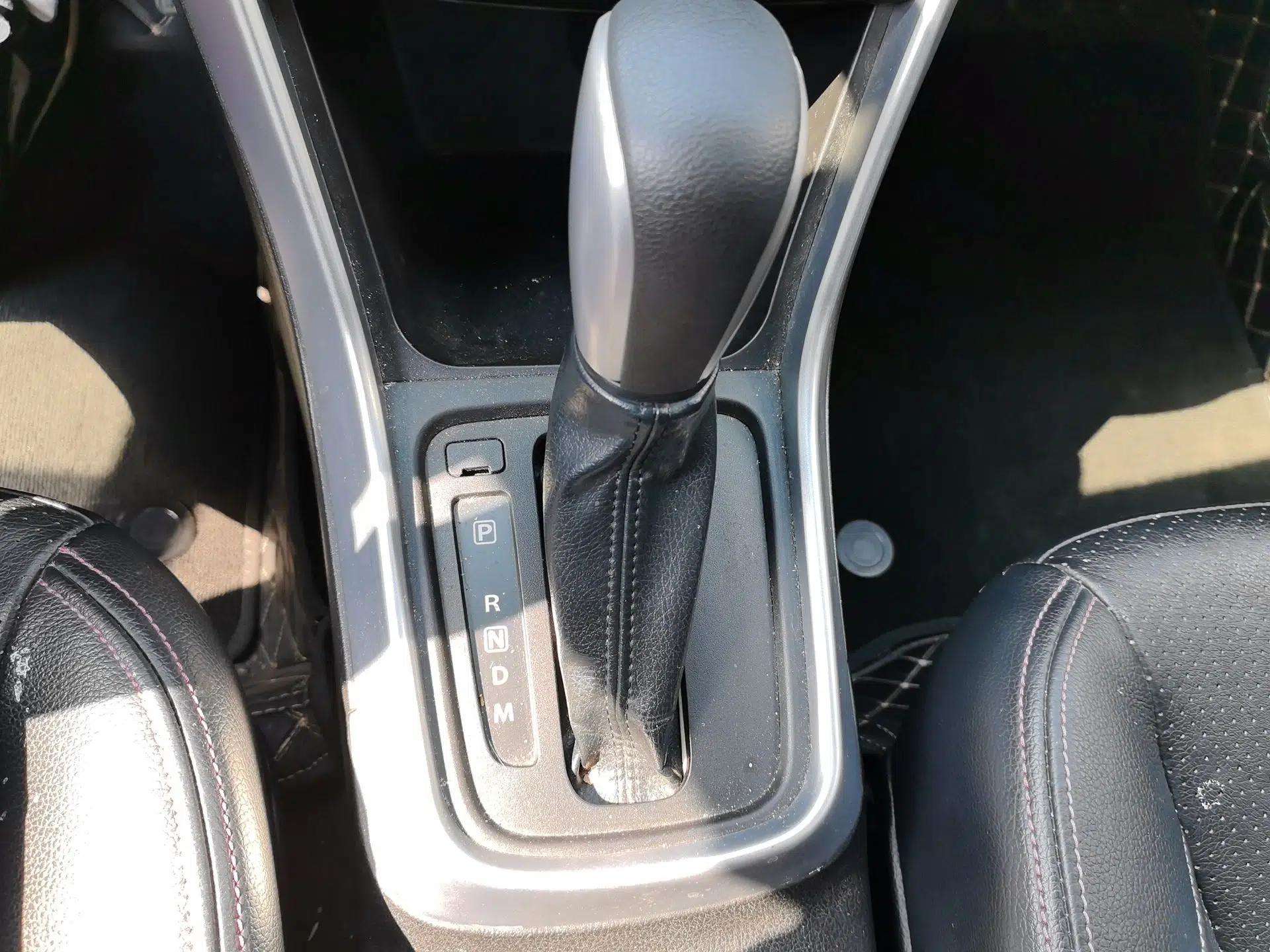 Suzuki S-Cross 2014 1.6L CVT Two-Wheel Drive Elite Version — миниатюра 14