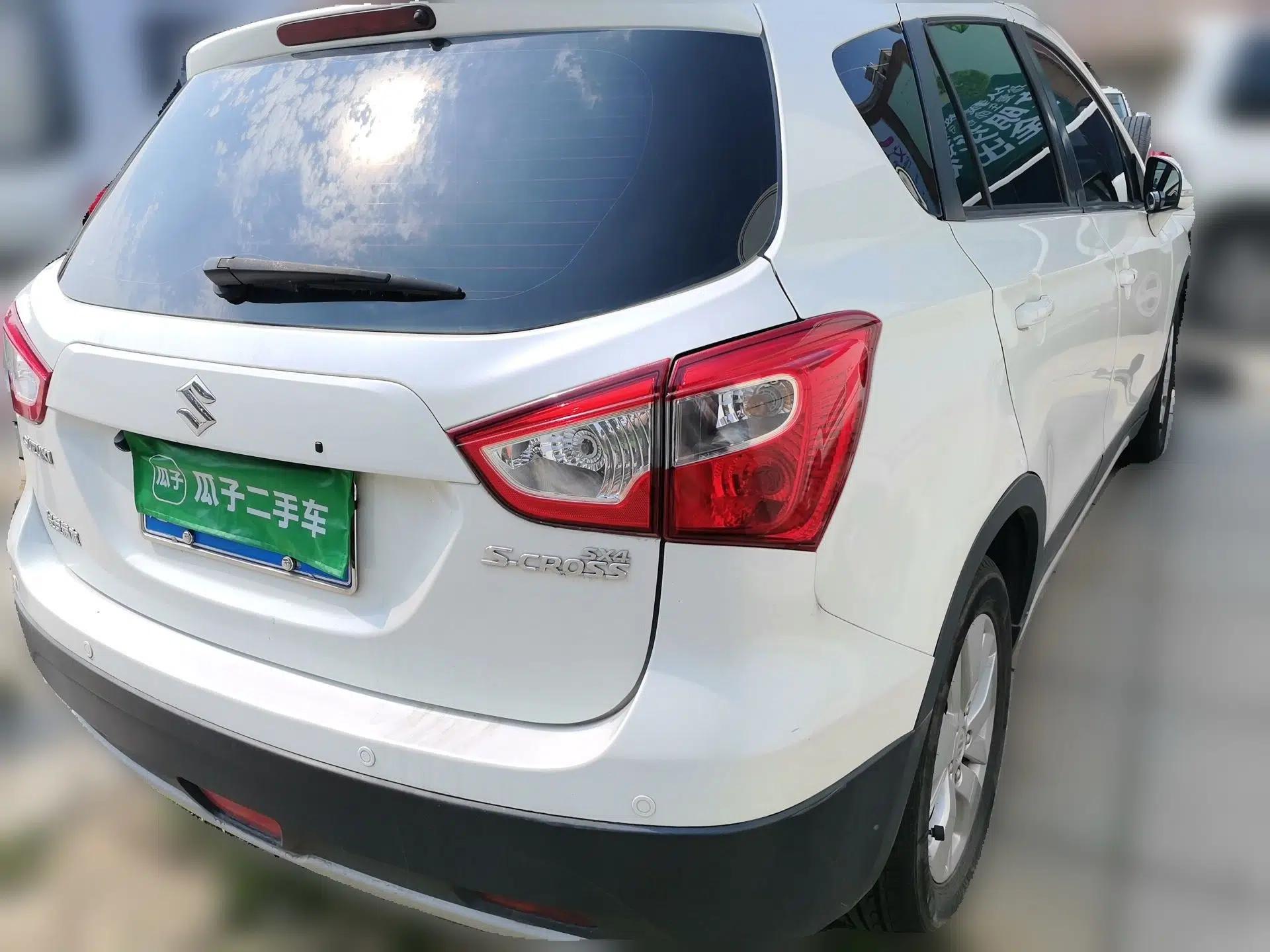 Suzuki S-Cross 2014 1.6L CVT Two-Wheel Drive Elite Version — миниатюра 6