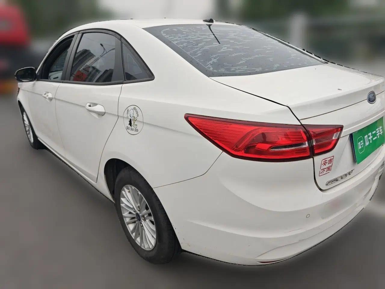 Ford Escort 2017 Revised Version 1.5L Manual Comfort Edition — миниатюра 4