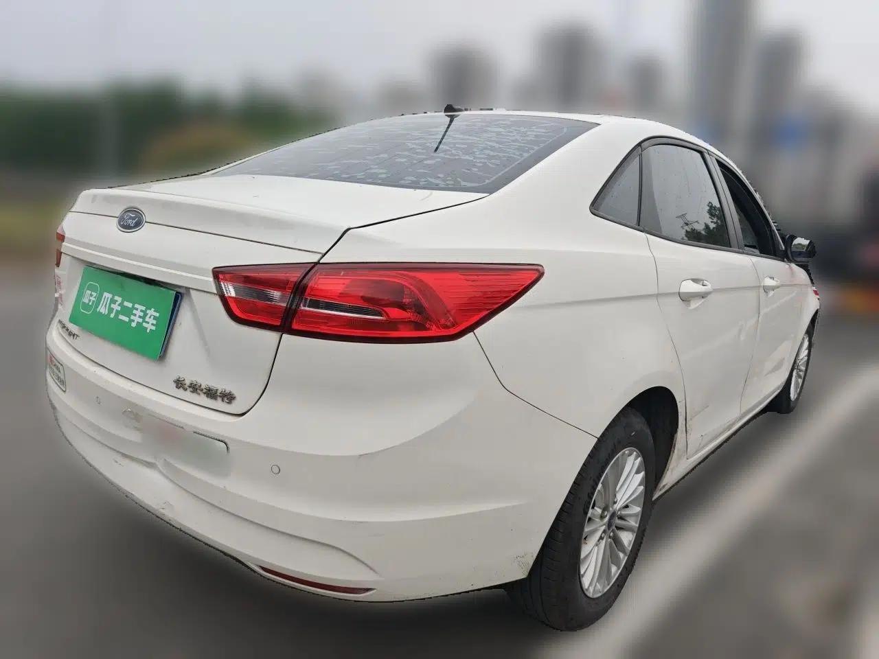 Ford Escort 2017 Revised Version 1.5L Manual Comfort Edition — миниатюра 6