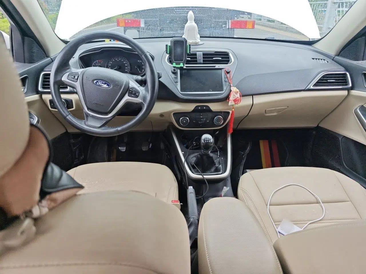 Ford Escort 2017 Revised Version 1.5L Manual Comfort Edition — миниатюра 9