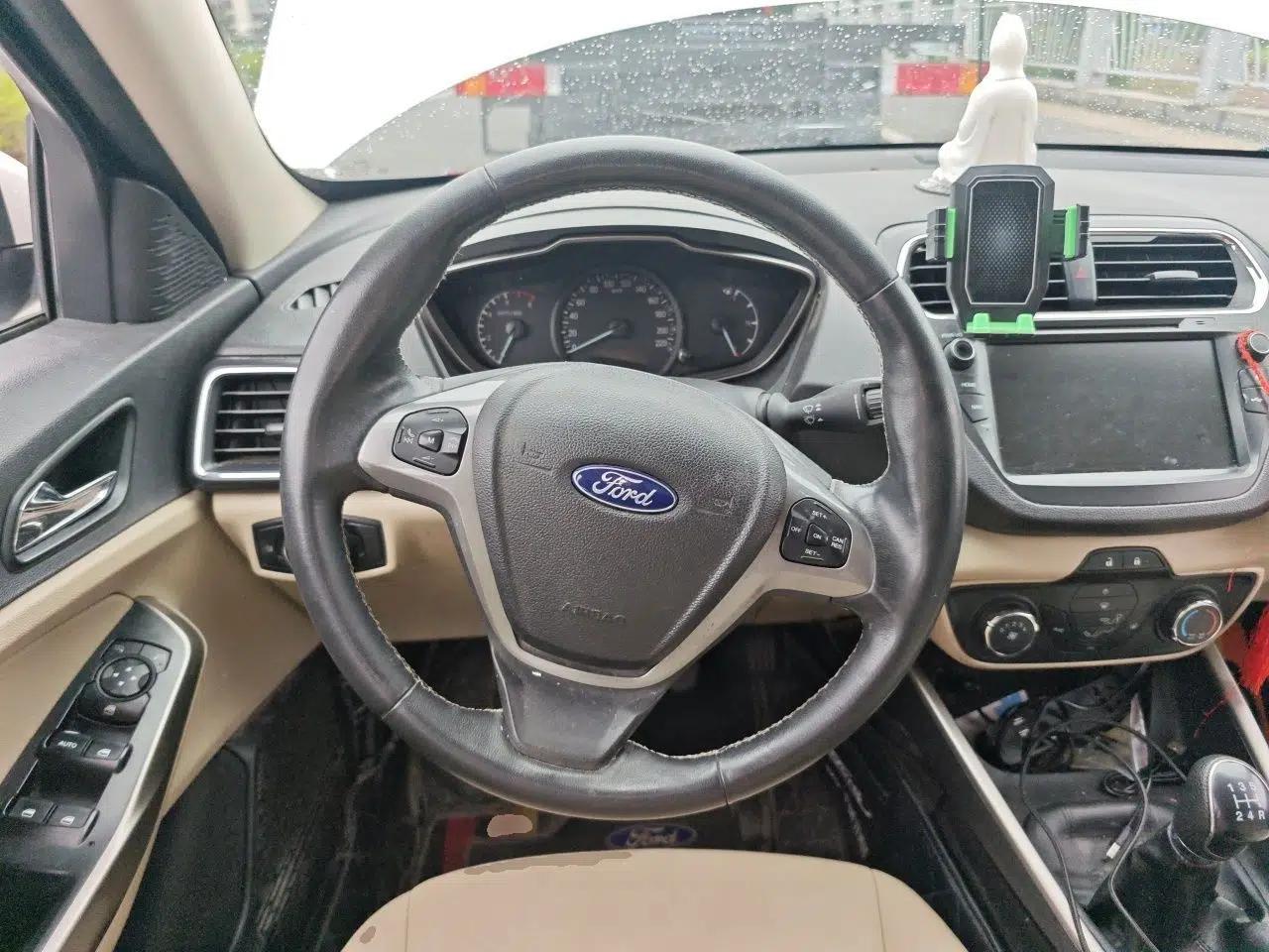 Ford Escort 2017 Revised Version 1.5L Manual Comfort Edition — миниатюра 10