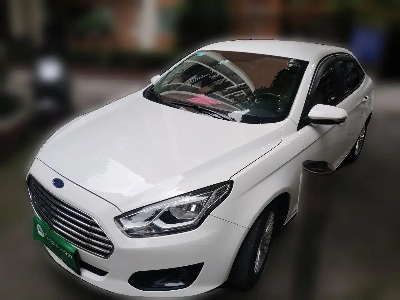 Ford Escort 2015 1.5L Automatic Comfort Edition — миниатюра 1