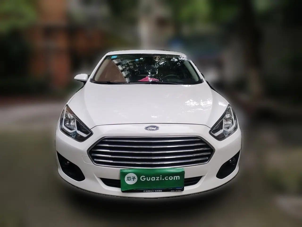 Ford Escort 2015 1.5L Automatic Comfort Edition — миниатюра 2