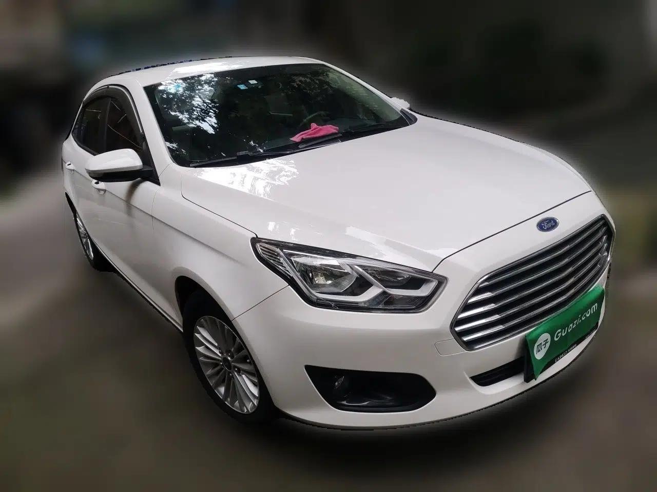 Ford Escort 2015 1.5L Automatic Comfort Edition — миниатюра 3