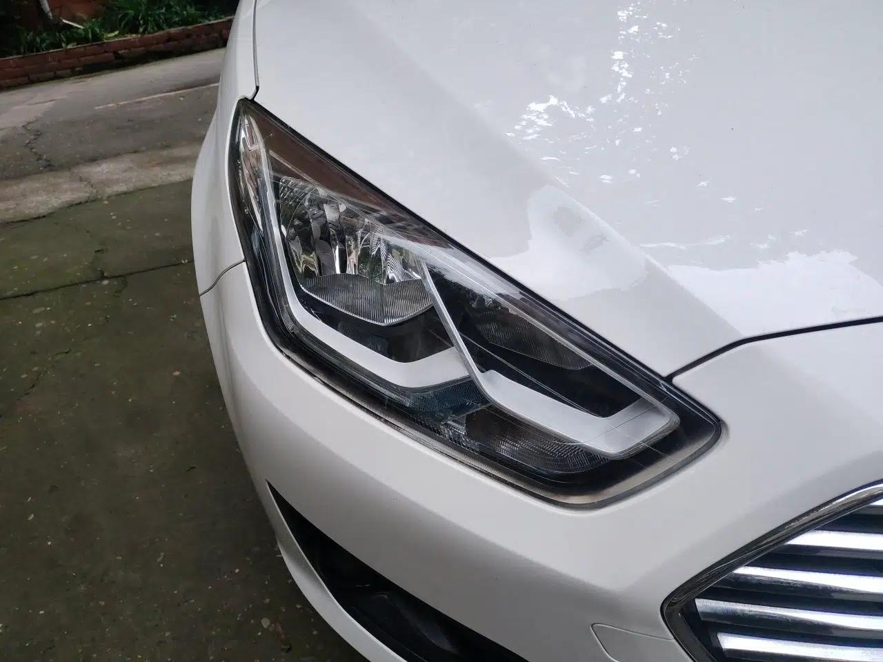 Ford Escort 2015 1.5L Automatic Comfort Edition — миниатюра 7