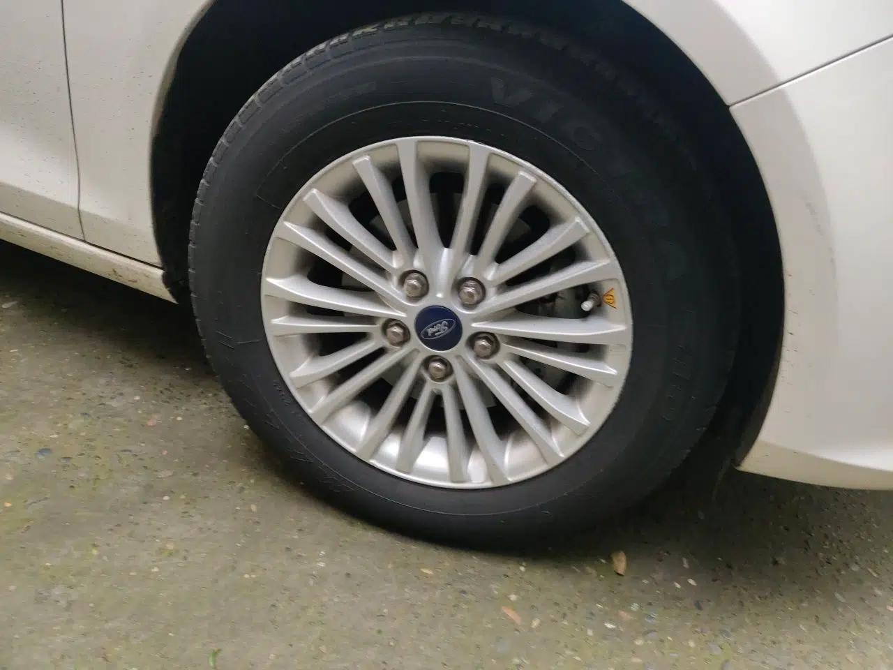 Ford Escort 2015 1.5L Automatic Comfort Edition — миниатюра 8