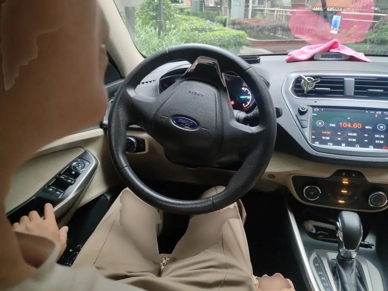 Ford Escort 2015 1.5L Automatic Comfort Edition — миниатюра 10