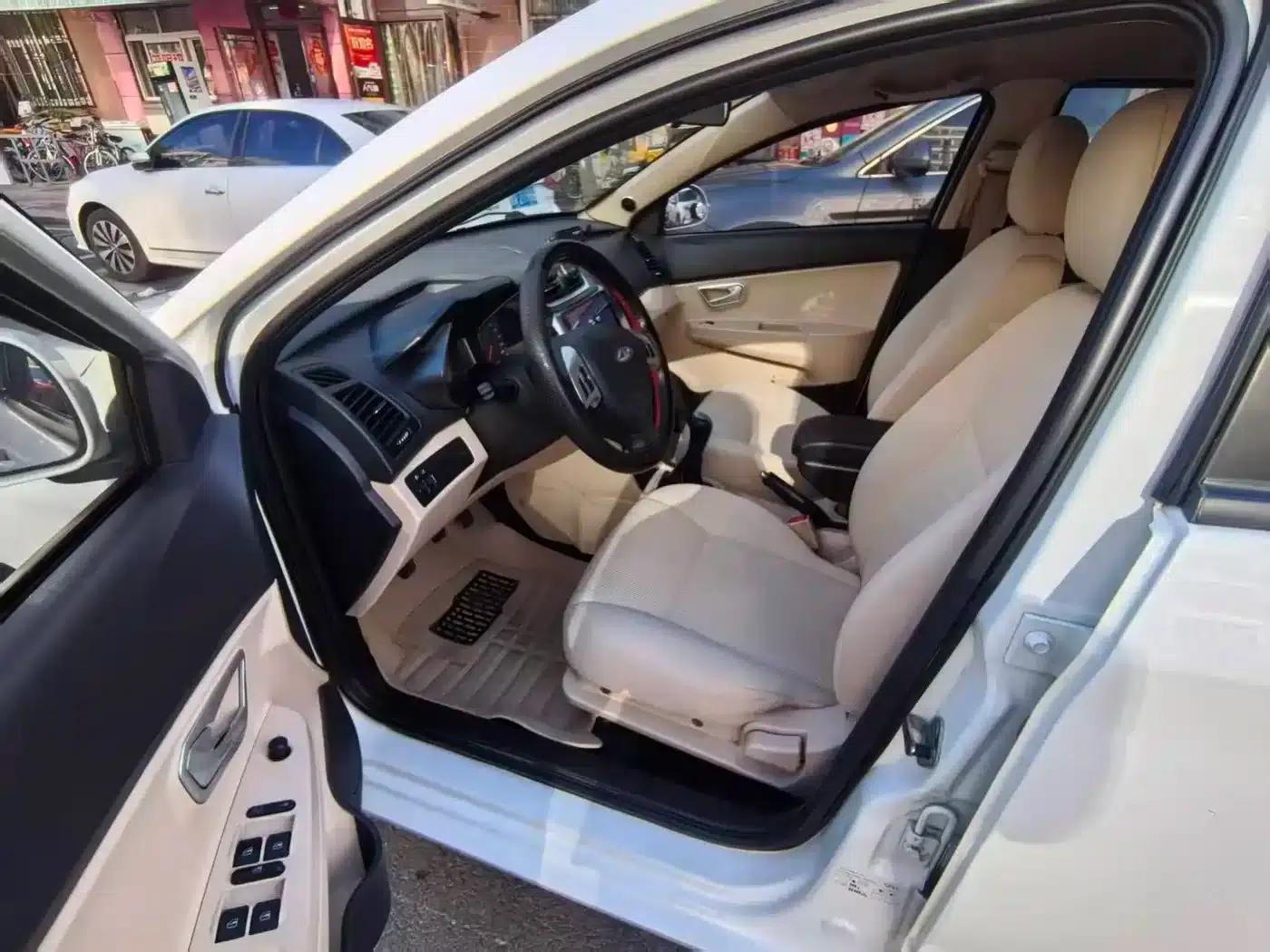 Fengyun 2 2015 1.5L Manual Elite Edition — миниатюра 8