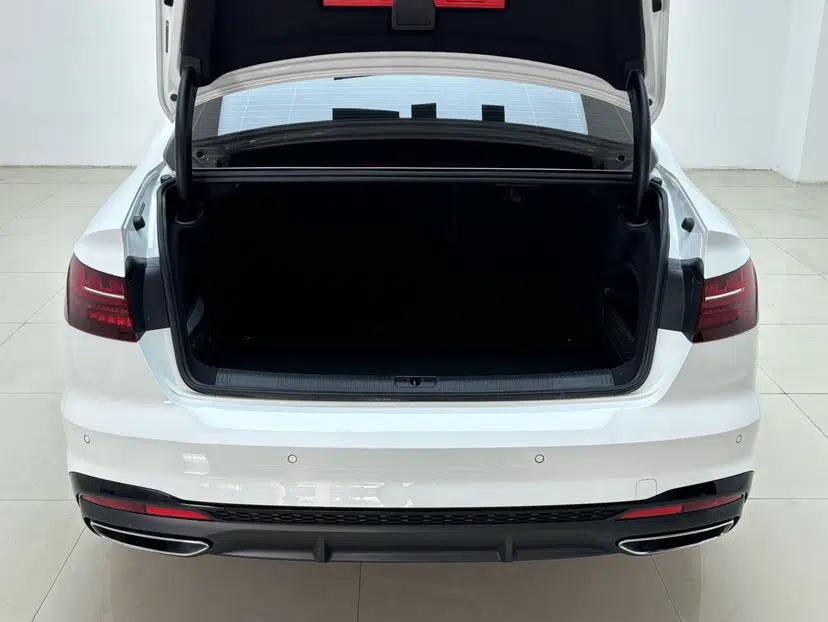 Audi A4L 2023 40 TFSI Luxury Dynamic Model — миниатюра 29