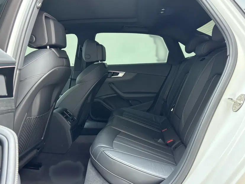 Audi A4L 2023 40 TFSI Luxury Dynamic Model — миниатюра 30