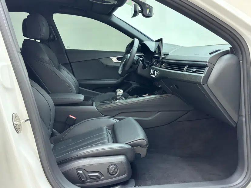 Audi A4L 2023 40 TFSI Luxury Dynamic Model — миниатюра 33