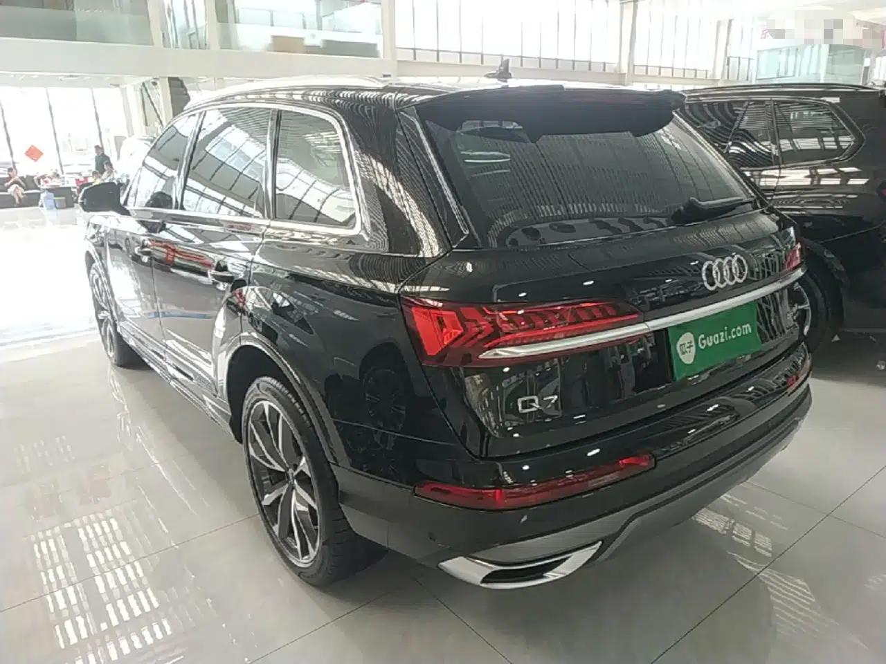 Audi Q7 2023 55 TFSI quattro S line Sport Edition — миниатюра 4