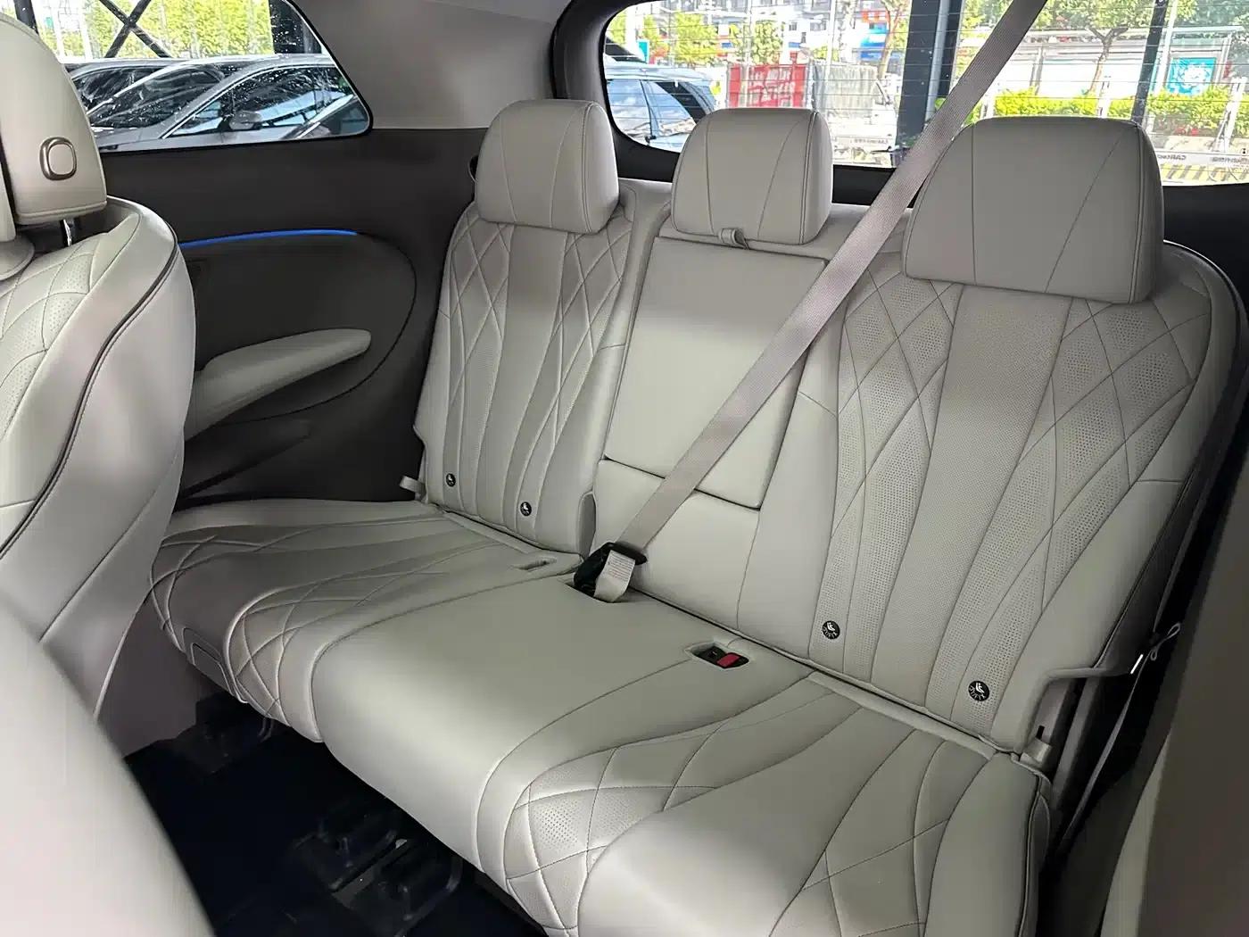 Denza D9 2022 DM-i 970 AWD Flagship Edition — миниатюра 11