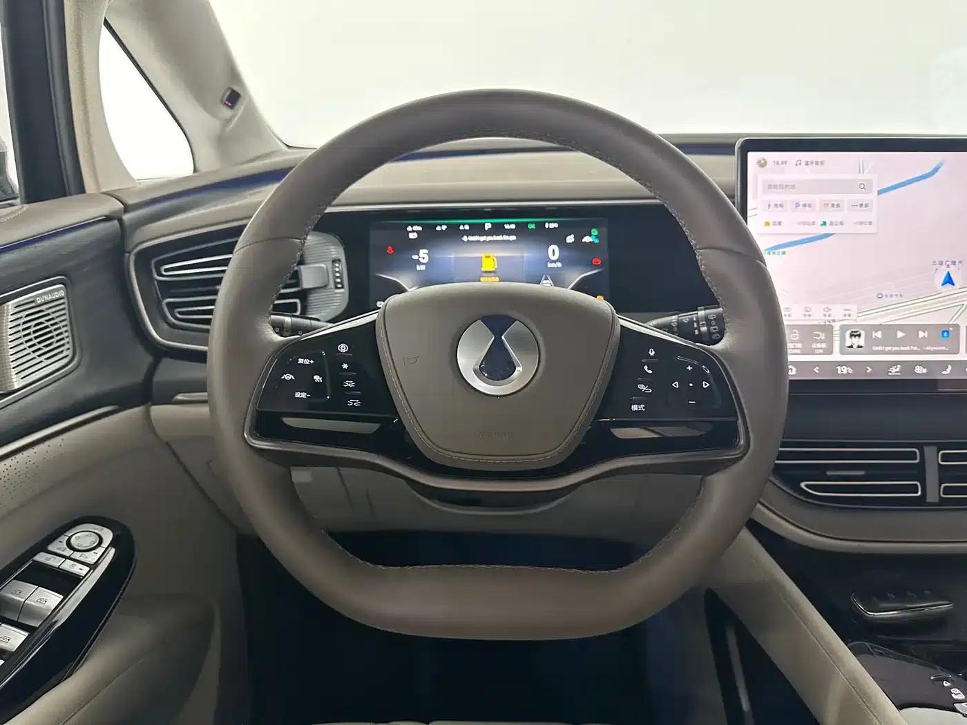 Denza D9 2022 DM-i 970 AWD Flagship Edition — миниатюра 14