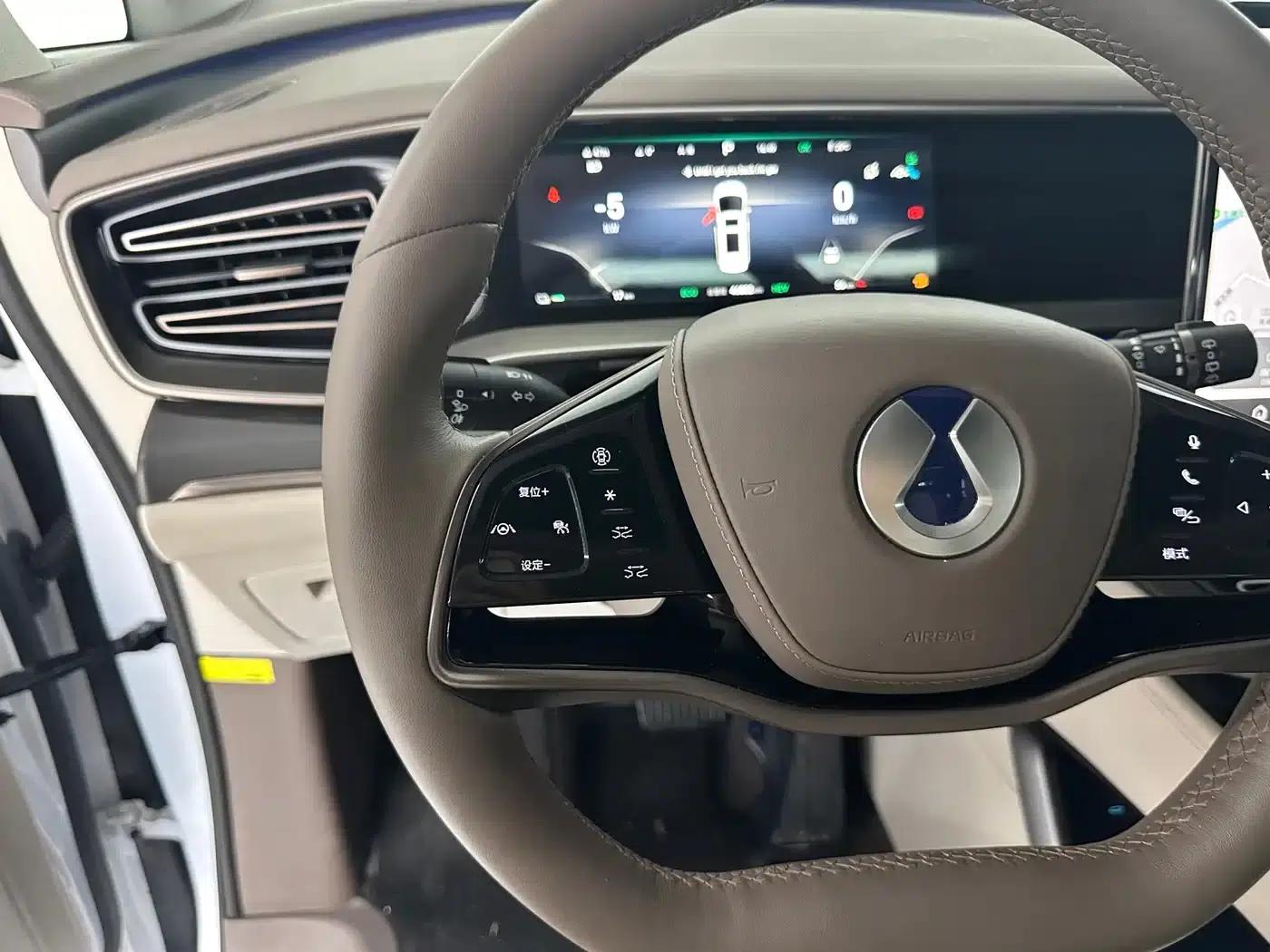 Denza D9 2022 DM-i 970 AWD Flagship Edition — миниатюра 16