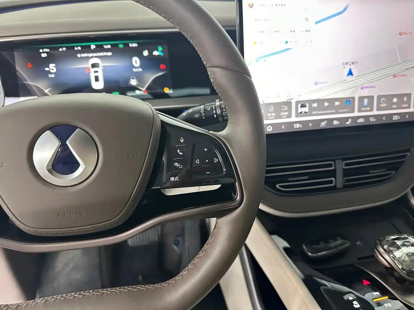 Denza D9 2022 DM-i 970 AWD Flagship Edition — миниатюра 17