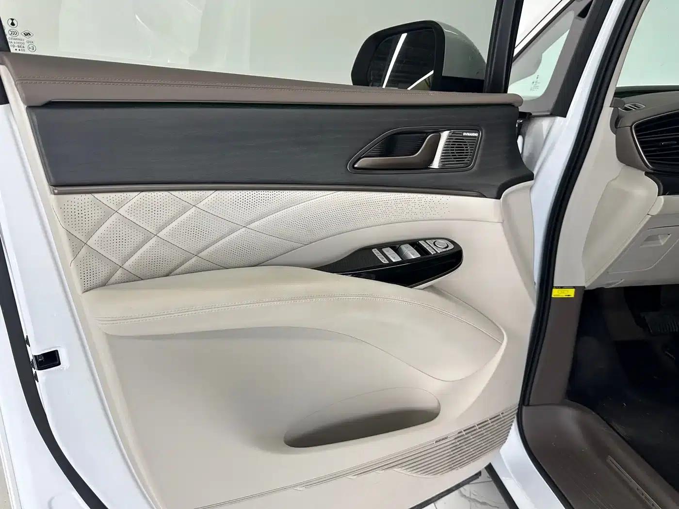 Denza D9 2022 DM-i 970 AWD Flagship Edition — миниатюра 21