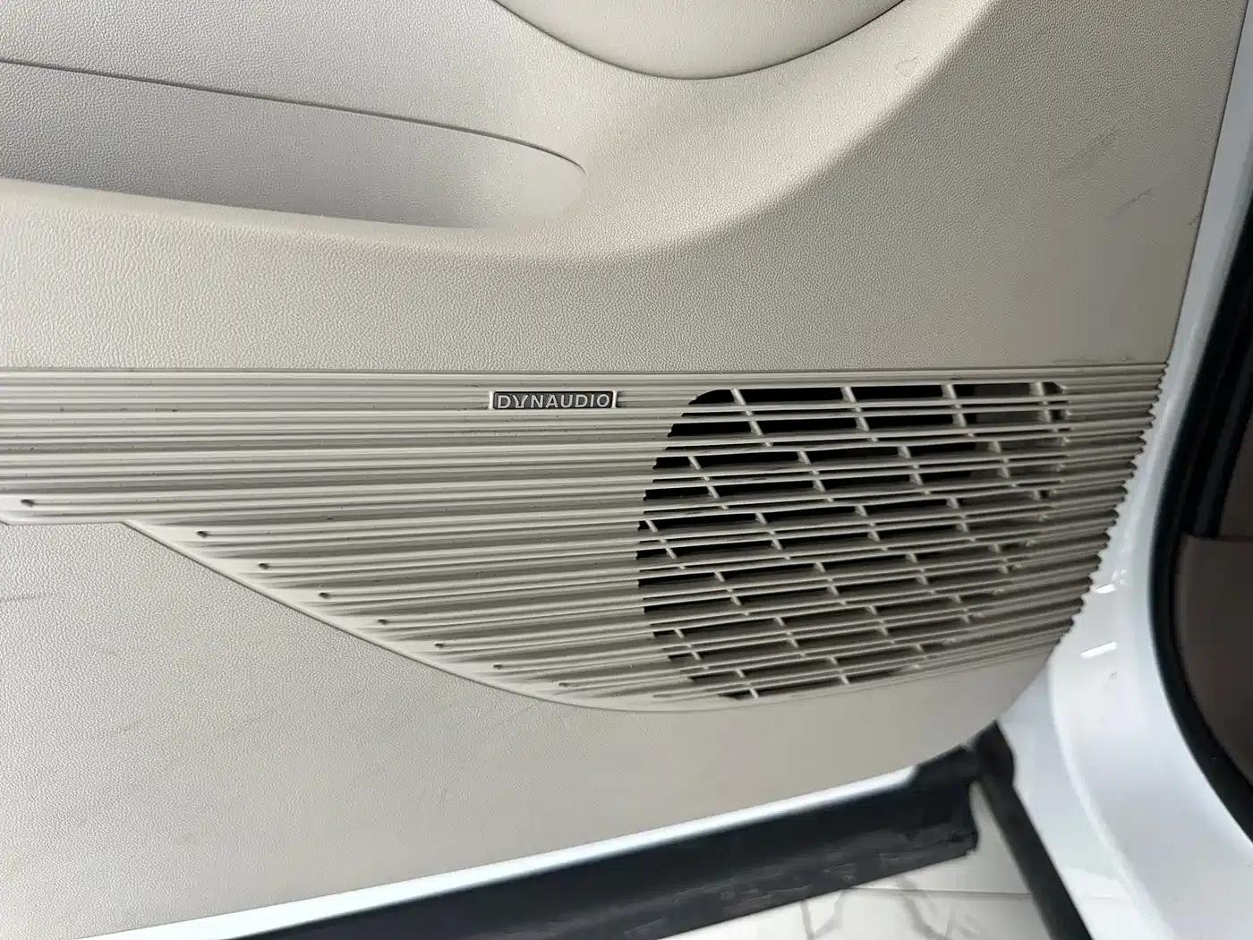 Denza D9 2022 DM-i 970 AWD Flagship Edition — миниатюра 23