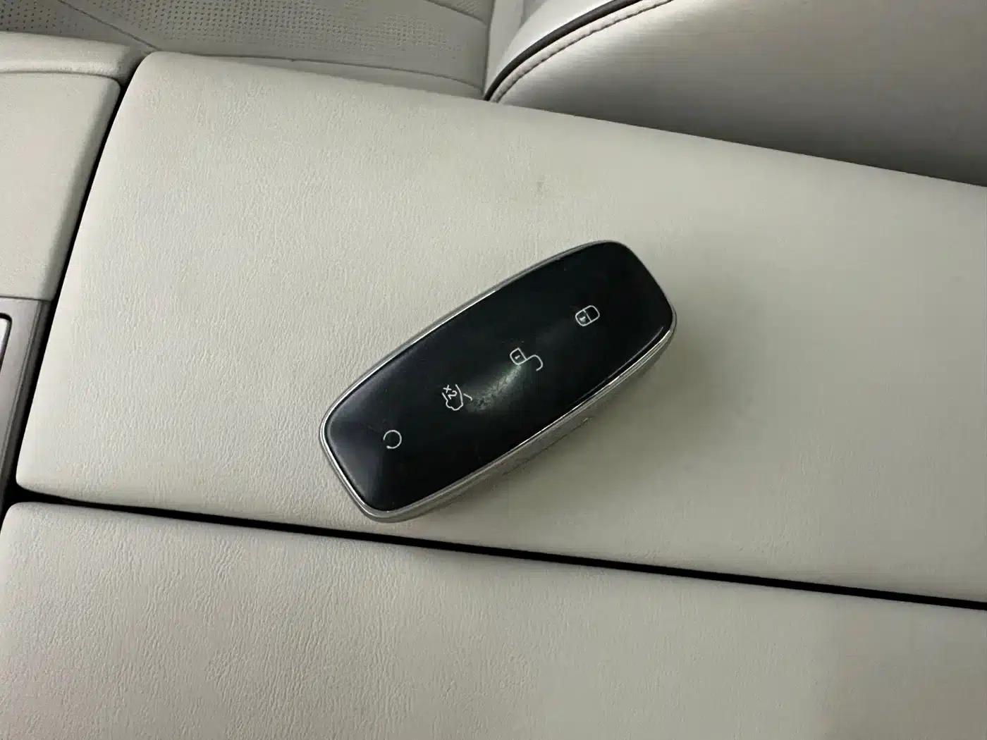Denza D9 2022 DM-i 970 AWD Flagship Edition — миниатюра 28