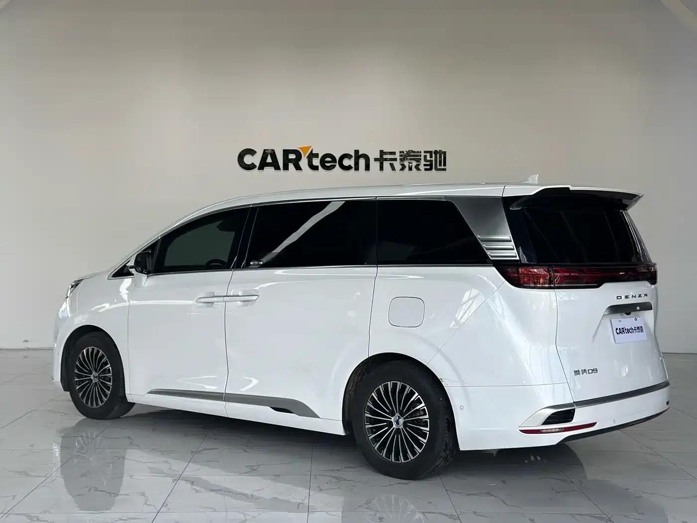 Denza D9 2022 DM-i 970 AWD Flagship Edition — миниатюра 6