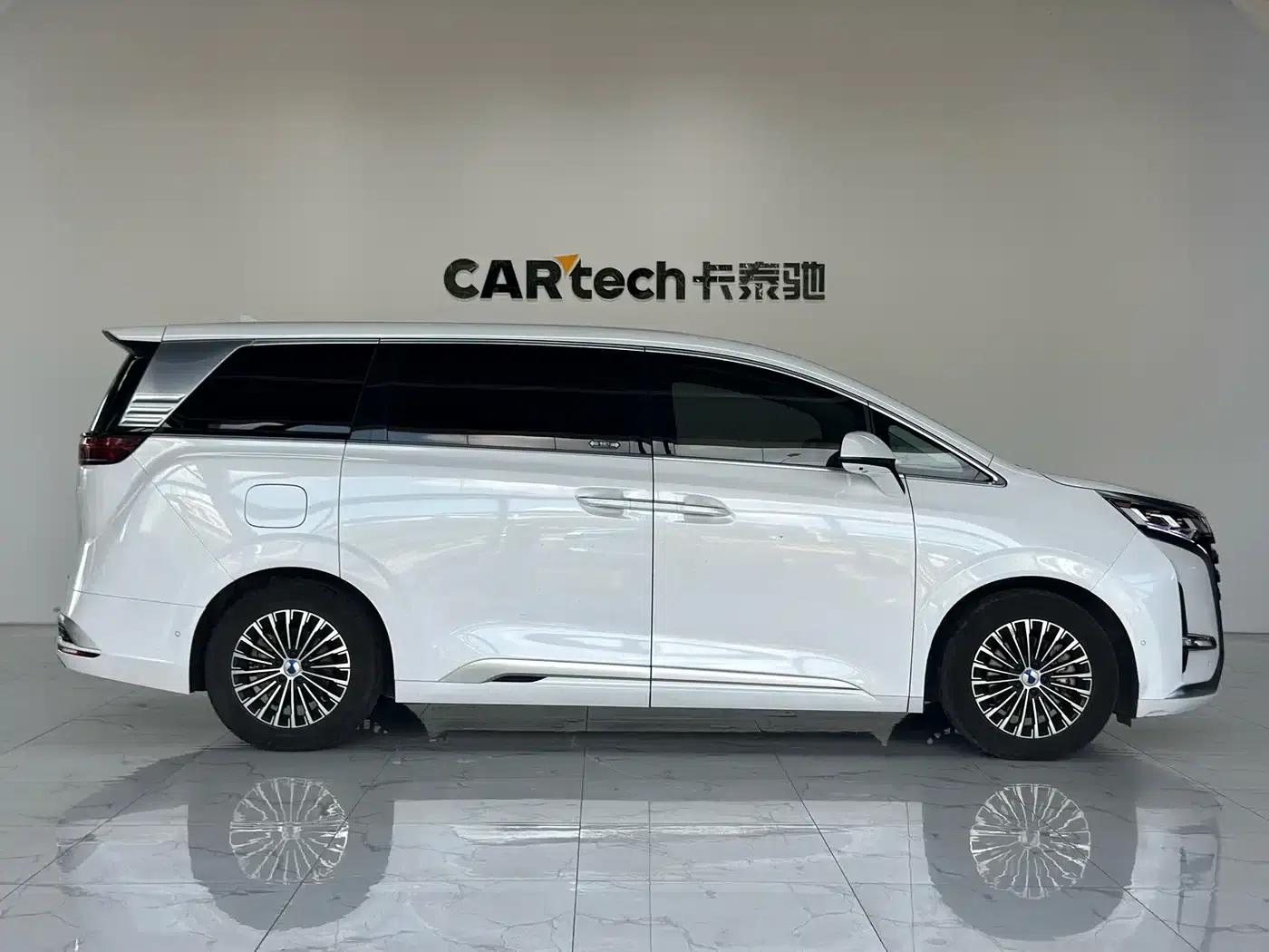 Denza D9 2022 DM-i 970 AWD Flagship Edition — миниатюра 7