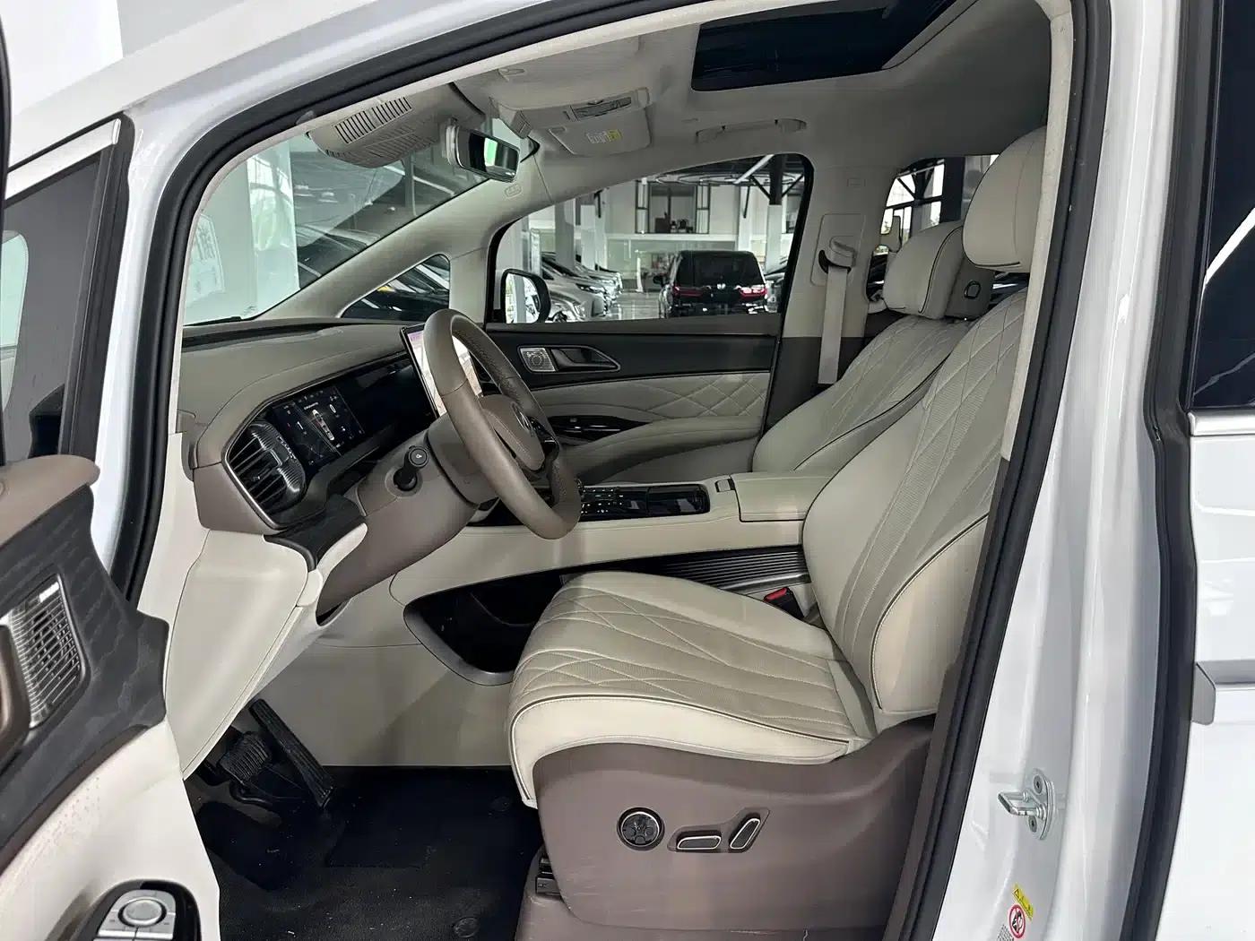 Denza D9 2022 DM-i 970 AWD Flagship Edition — миниатюра 9