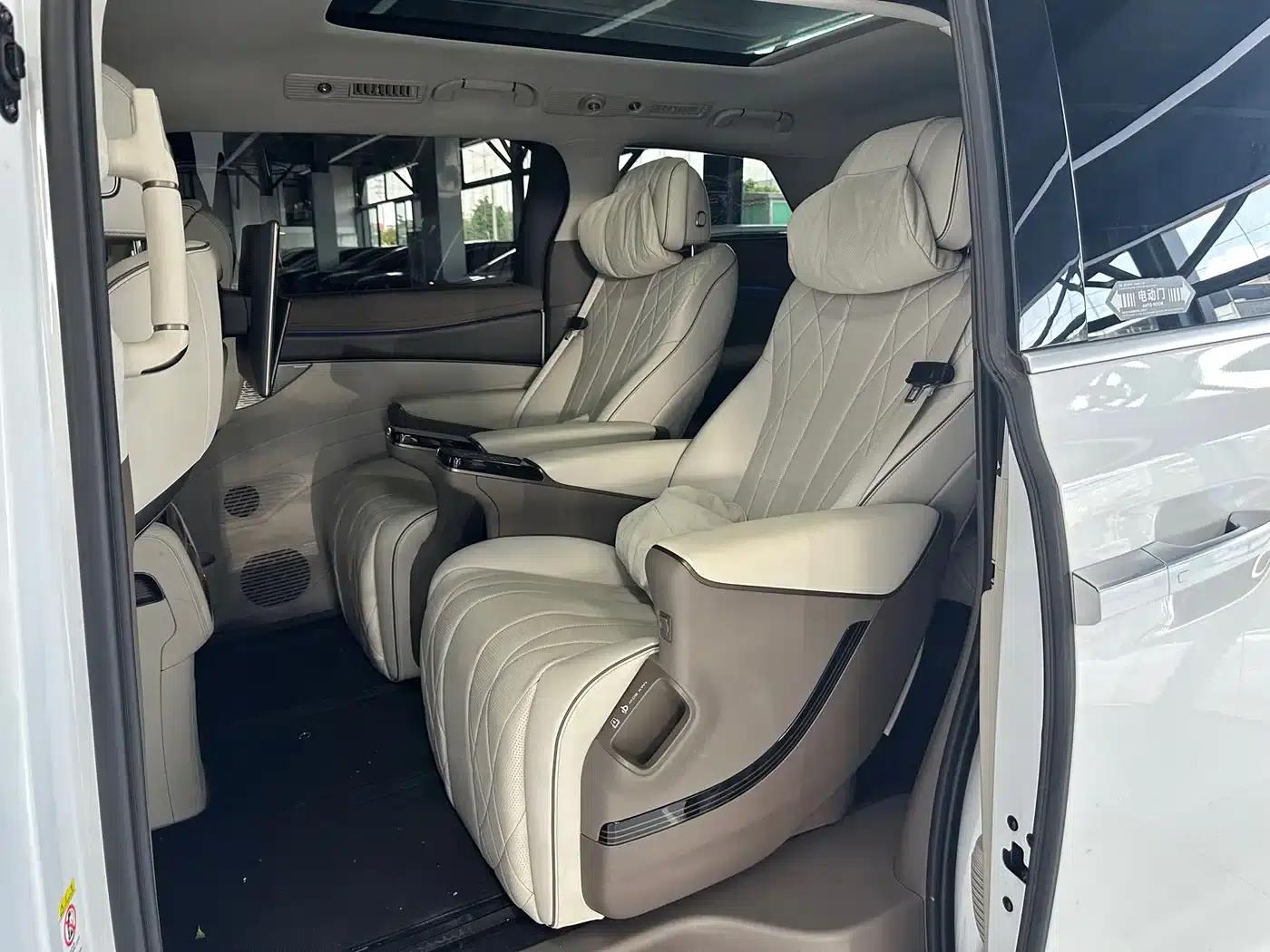 Denza D9 2022 DM-i 970 AWD Flagship Edition — миниатюра 10