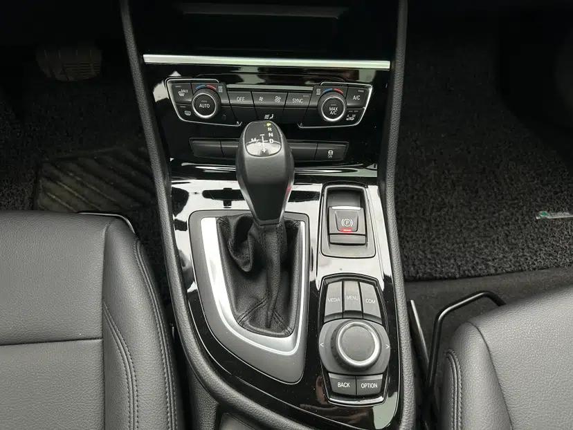 BMW 2 Series Active Tourer 2019 218i Leading Model — миниатюра 25