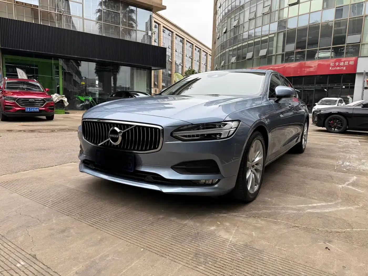2018 Volvo S90 T5 Smart Edition — миниатюра 1