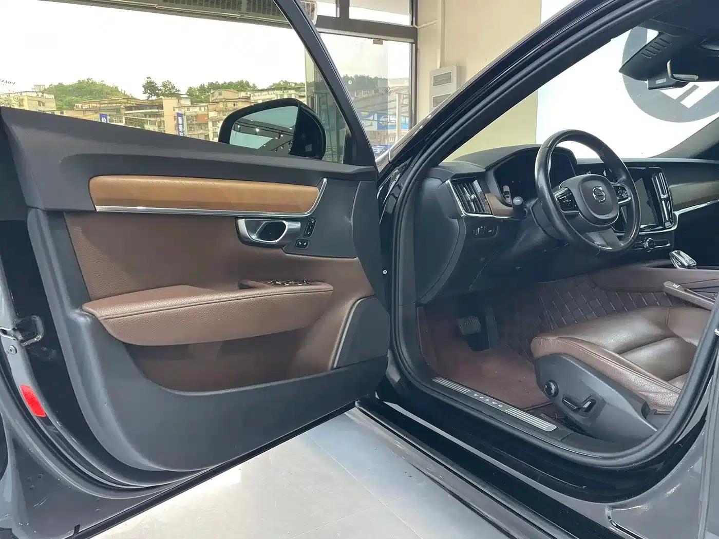 2022 Volvo S90 B5 Smart Luxury Edition — миниатюра 3