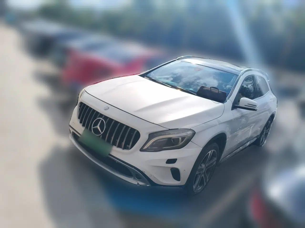 Mercedes-Benz GLA 2015 GLA 220 4MATIC Luxury Model — миниатюра 1