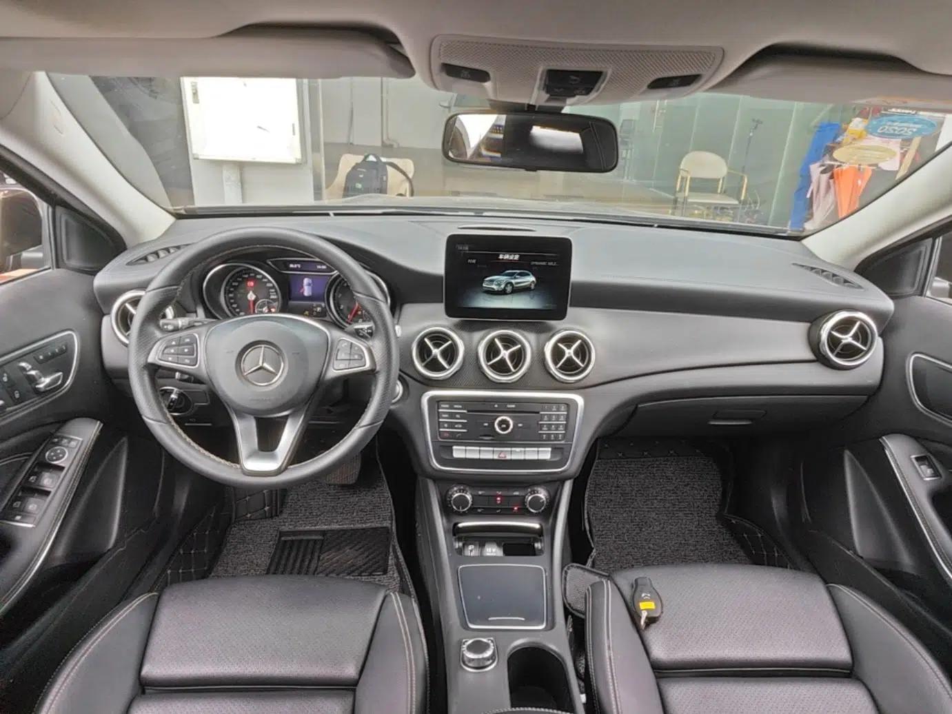 Mercedes-Benz GLA 2017 GLA 200 Fashion Model — миниатюра 12