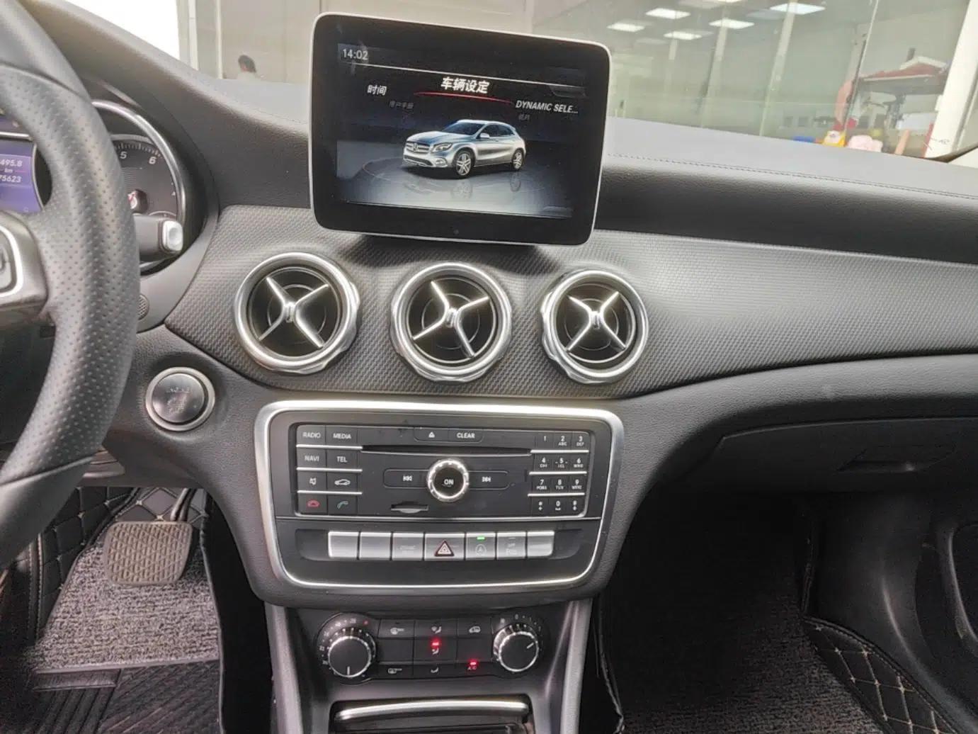 Mercedes-Benz GLA 2017 GLA 200 Fashion Model — миниатюра 15