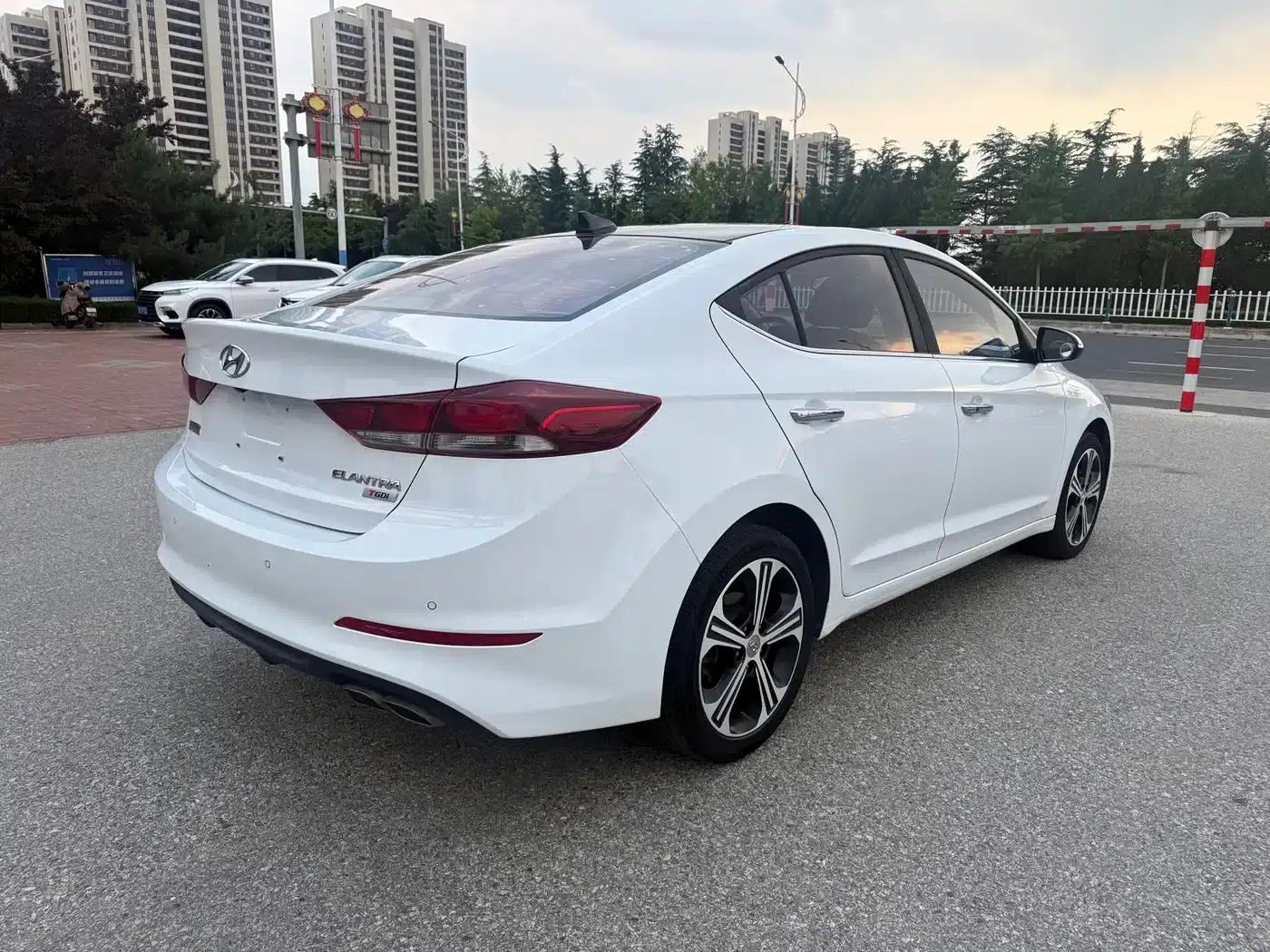 Hyundai Elantra 2018 1.4T Dual-Clutch Dynamic & Vitality Edition — миниатюра 4