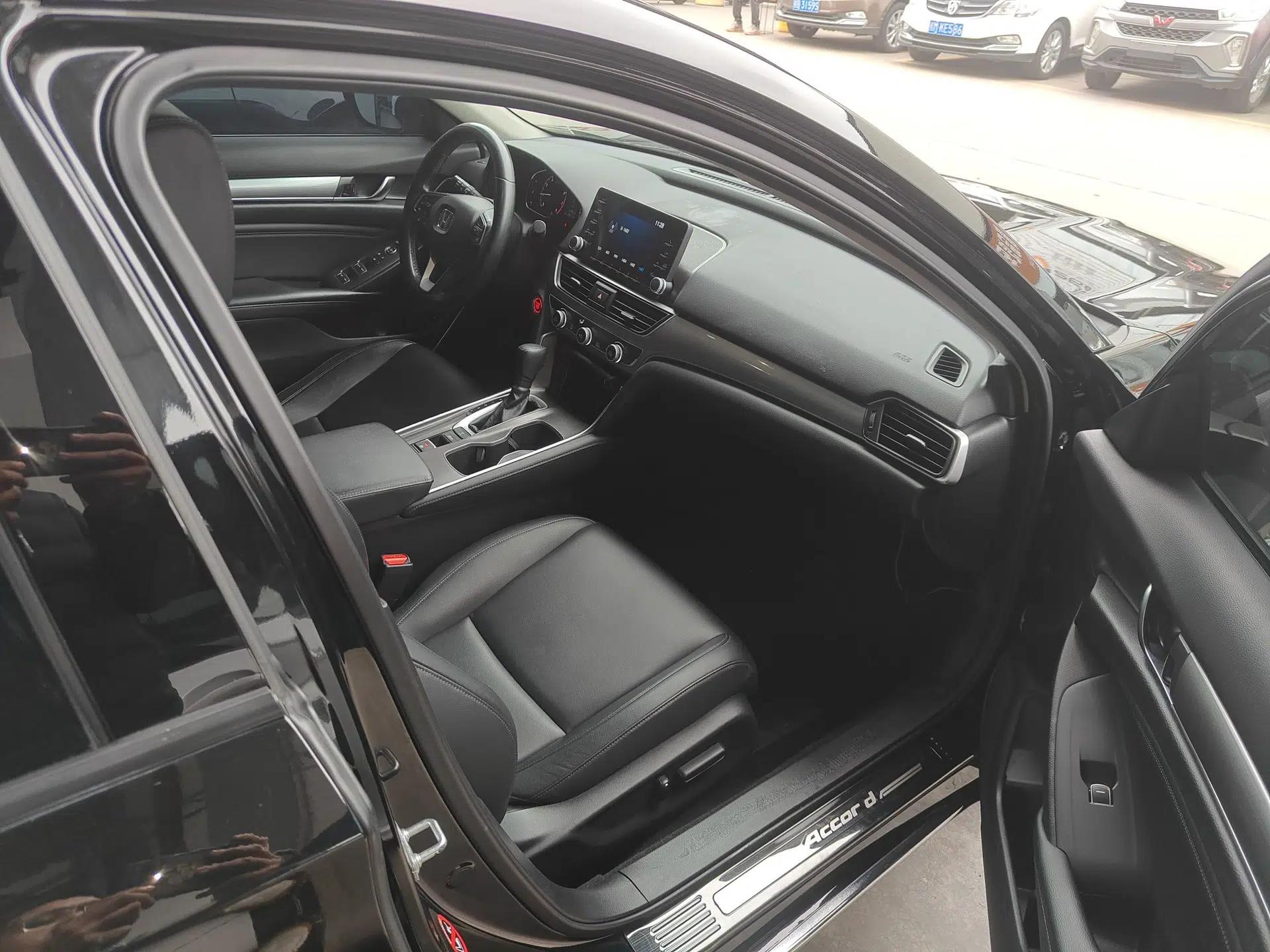 Honda Accord 2018 260TURBO Elite Edition China VI — миниатюра 24