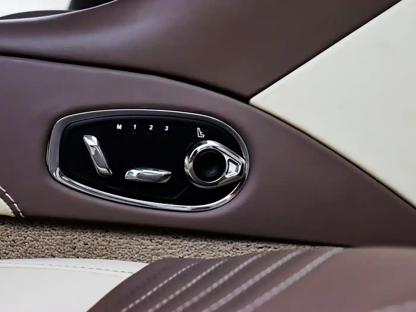 Aston Martin DB11 2019 4.0T V8 Coupe — миниатюра 10