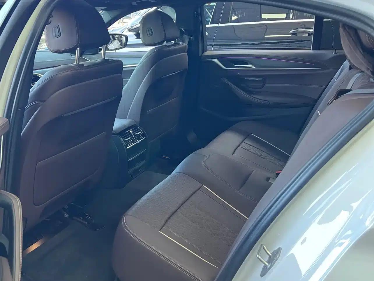 2023 BMW 5 Series 530Li Leading Edition M Sport Package — миниатюра 6