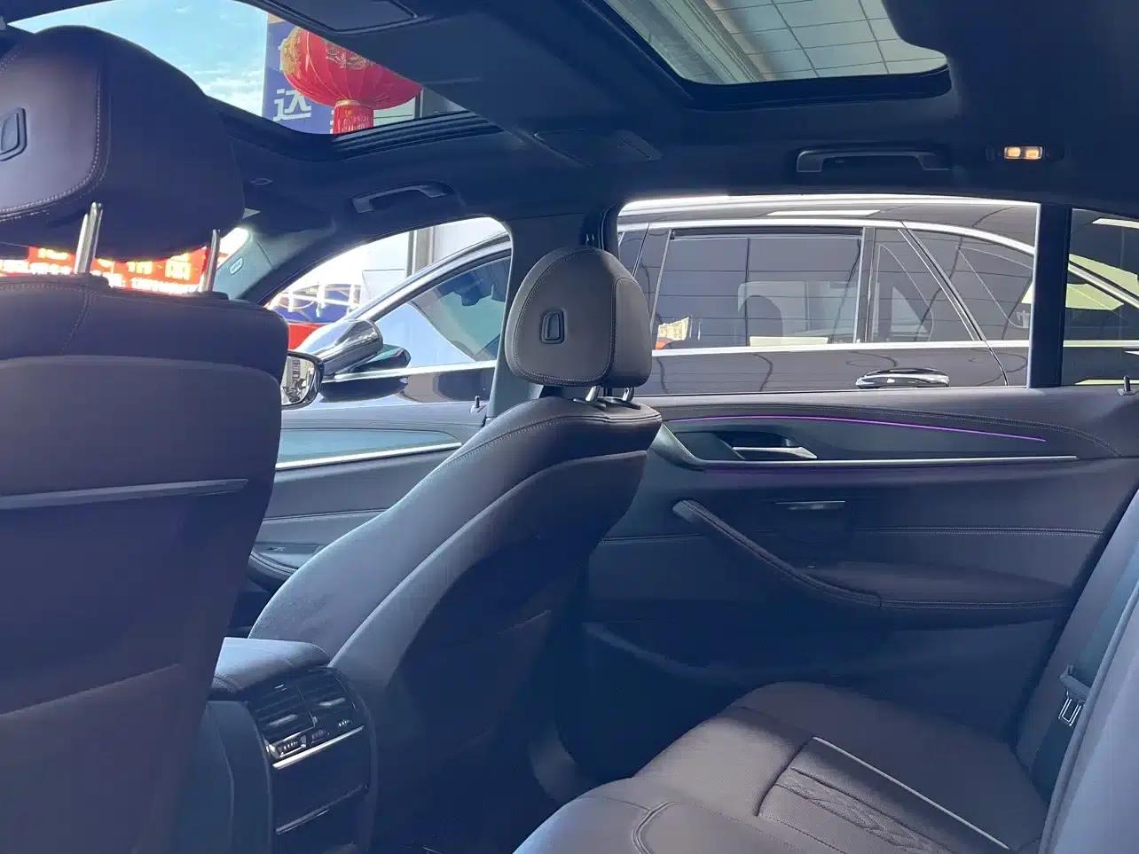 2023 BMW 5 Series 530Li Leading Edition M Sport Package — миниатюра 8