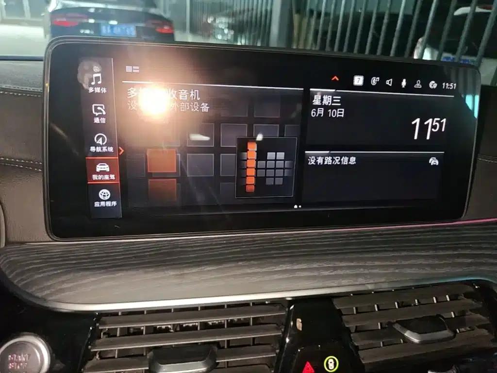 2021 BMW 5 Series 530Li Leading Edition M Sport Package — миниатюра 13