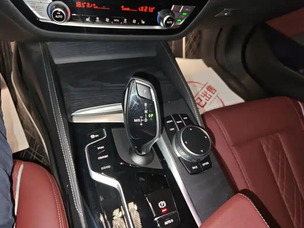 2021 BMW 5 Series 530Li Leading Edition M Sport Package — миниатюра 14