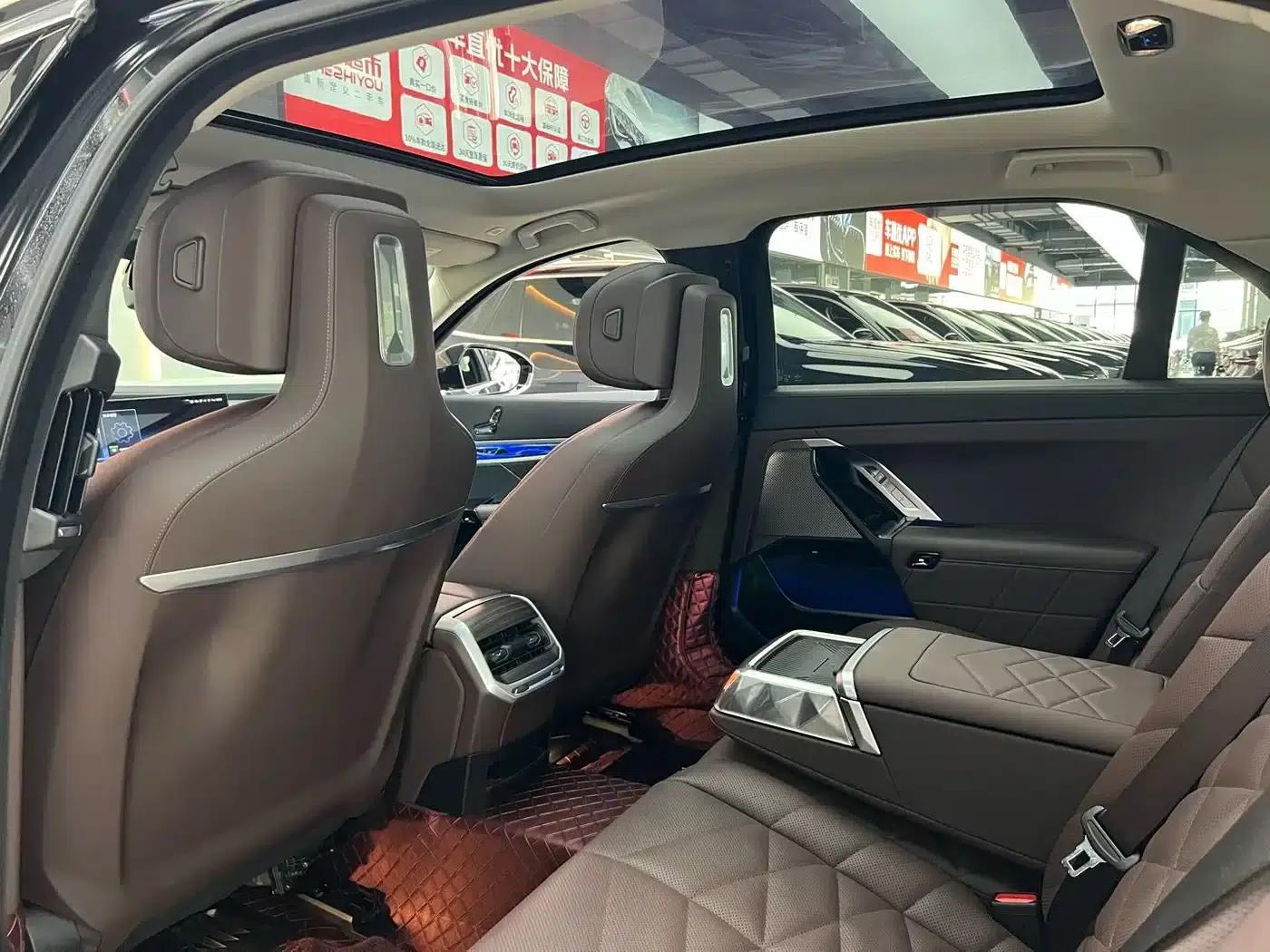 2023 BMW 7 Series 735Li M Sport Package — миниатюра 11