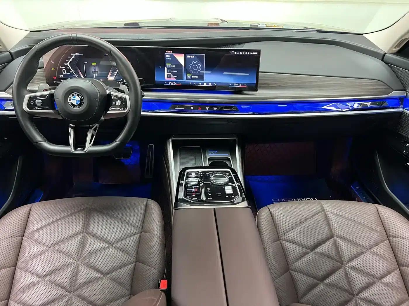 2023 BMW 7 Series 735Li M Sport Package — миниатюра 12