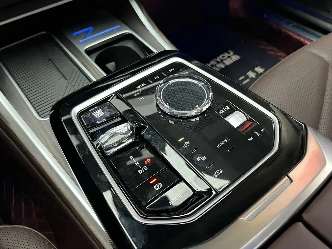 2023 BMW 7 Series 735Li M Sport Package — миниатюра 15