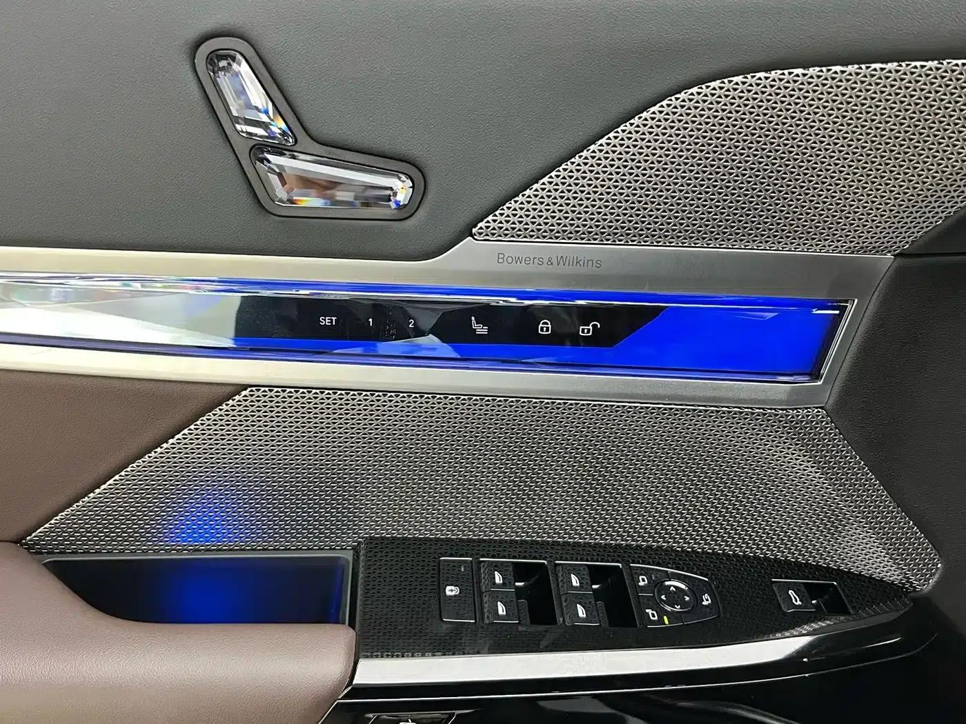 2023 BMW 7 Series 735Li M Sport Package — миниатюра 20