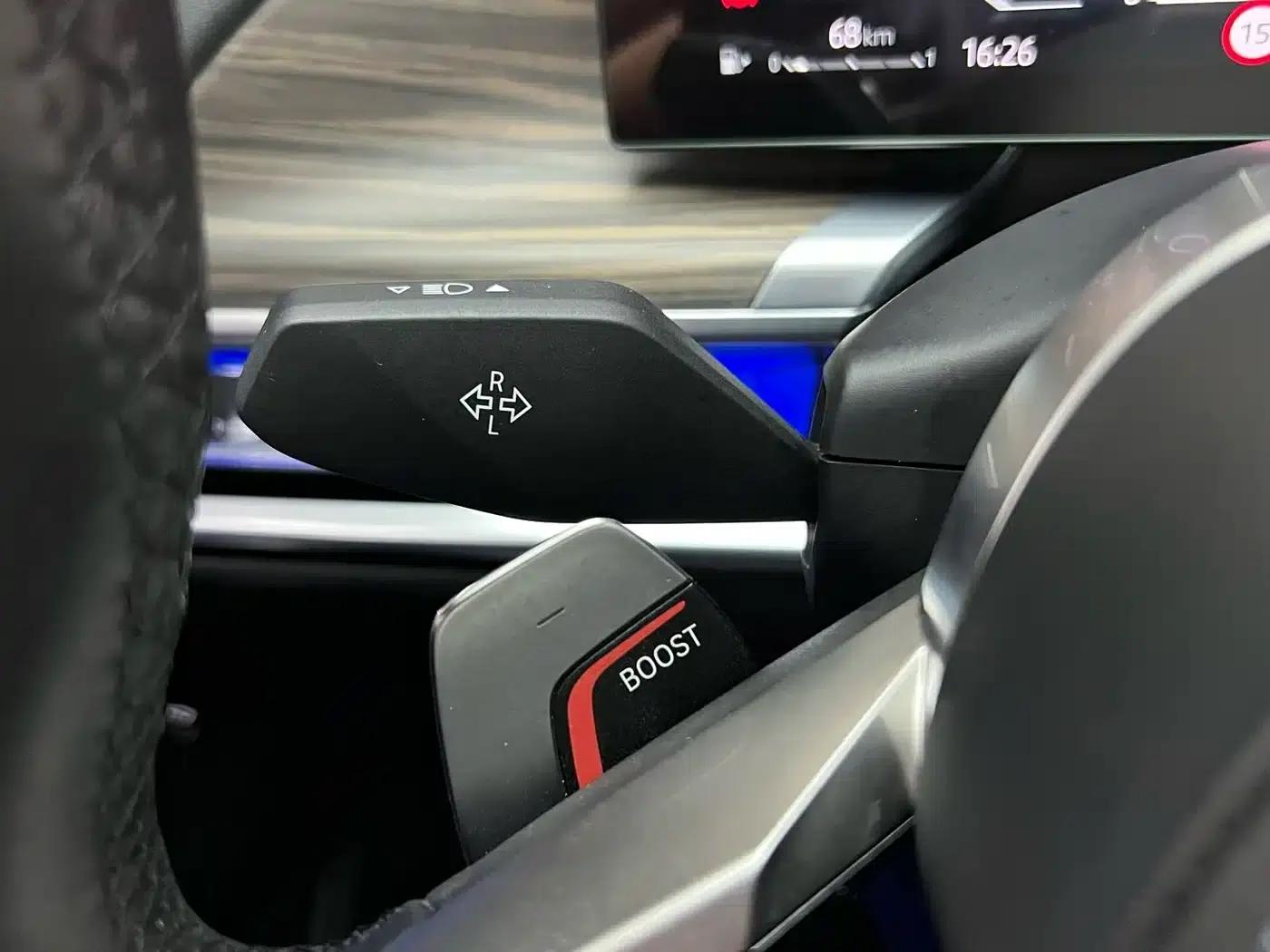 2023 BMW 7 Series 735Li M Sport Package — миниатюра 24