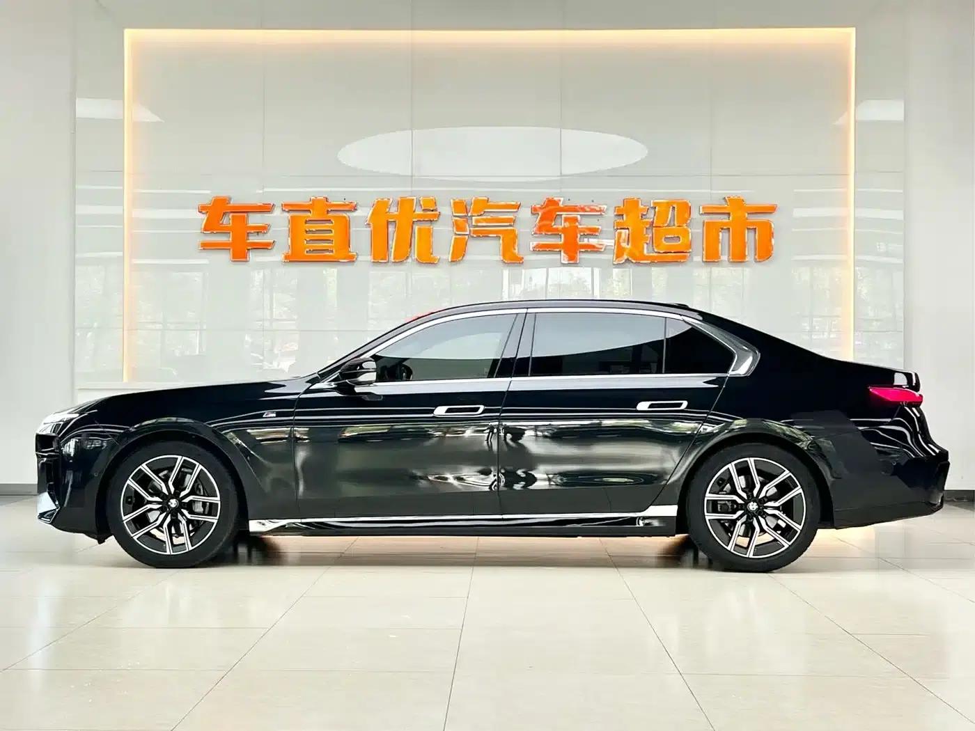2023 BMW 7 Series 735Li M Sport Package — миниатюра 4